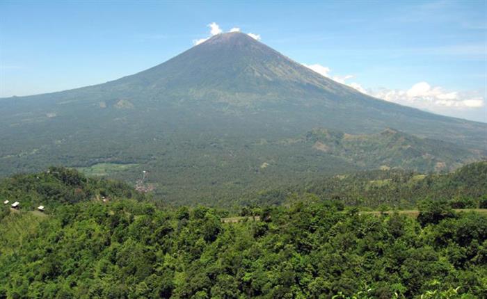 15 INCREDIBLE NATURAL WONDERS IN INDIA