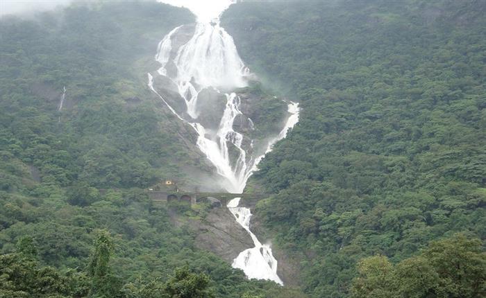 15 INCREDIBLE NATURAL WONDERS IN INDIA