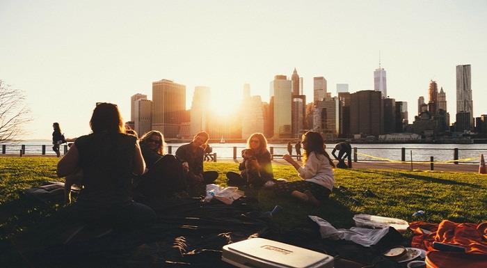 How to make friends with local when traveling alone